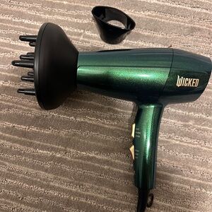 Wicked Green Conair Hair Dryer with Diffuser attachment